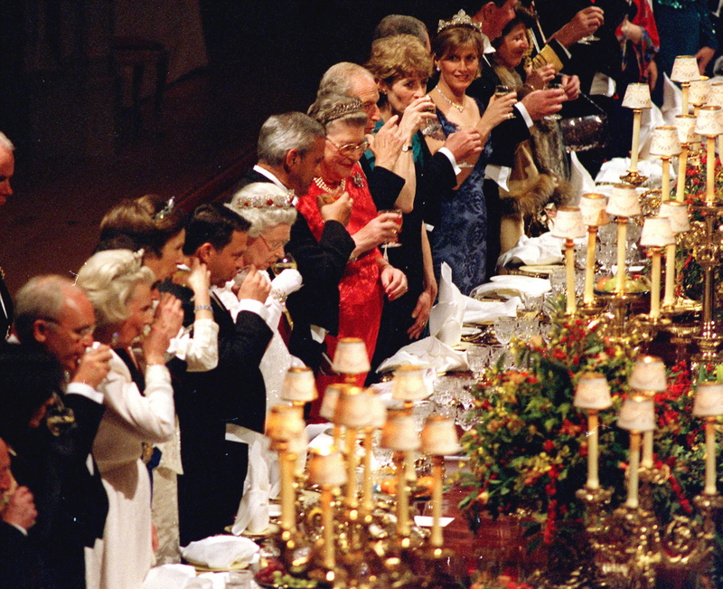 Trajes de etiqueta para la cena | Getty Images Photo by Pool/Tim Graham Picture Library