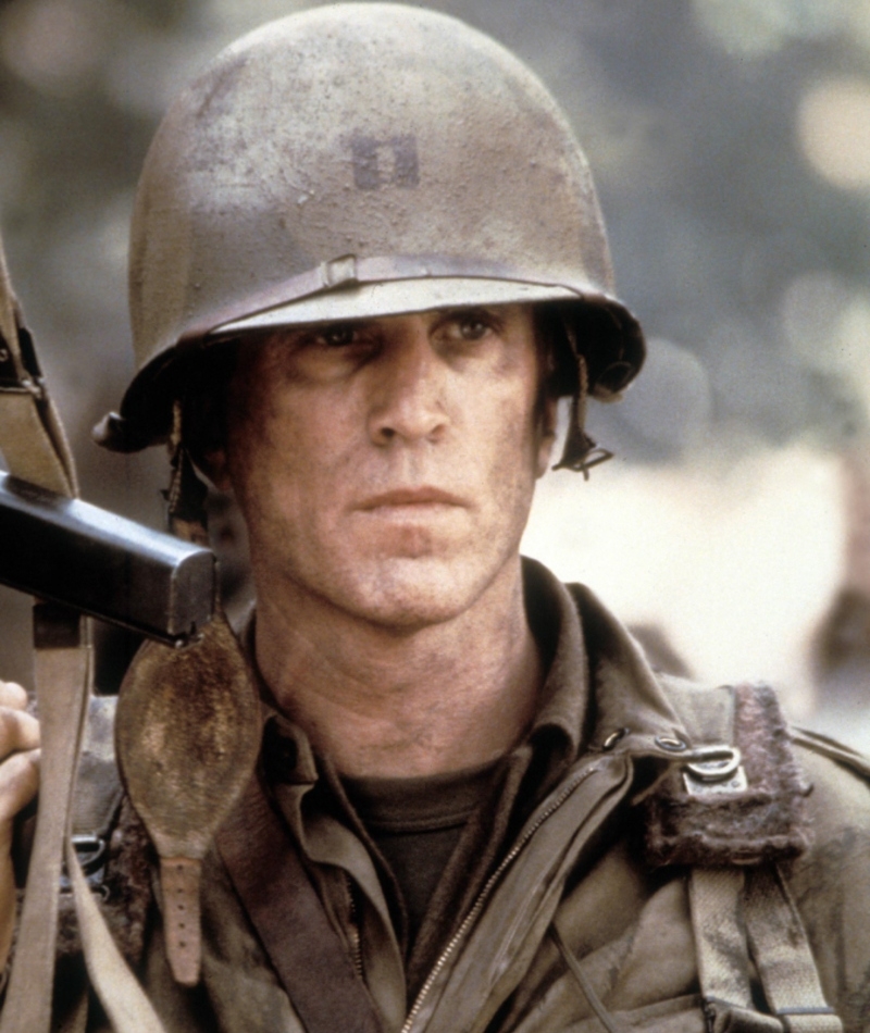 Ted Danson como Capitão Fred Hamill em “O Resgate do Soldado Ryan” | Alamy Stock Photo by Moviestore Collection Ltd 