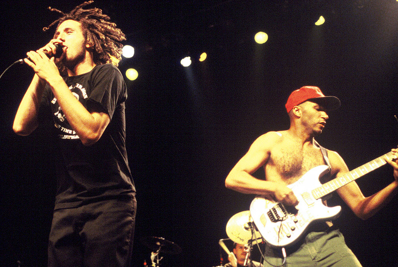 Rage Against the Machine hingen umgedrehte Fahnen auf | Getty Images Photo by Tim Mosenfelder