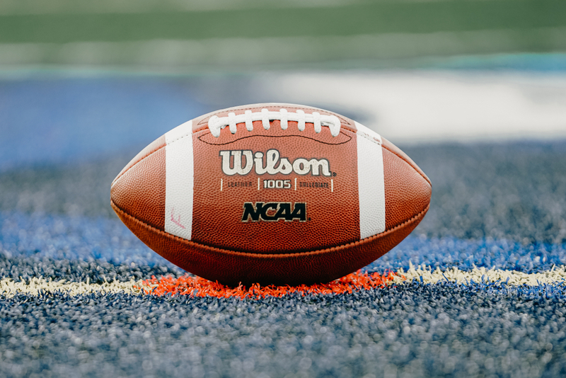 Fabricado en EE.UU.: Wilson Footballs | Zach Chew/Shutterstock