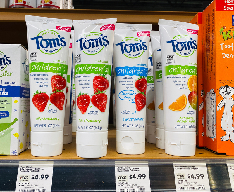 Fabricado en EE.UU.: Crema de dientes Tom's of Maine | ZikG/Shutterstock