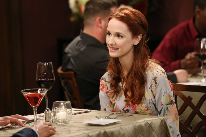 Laura Spencer als Emily Sweeney – Damals | MovieStillsDB Photo by Pepito38/Warner Bros.,CBS