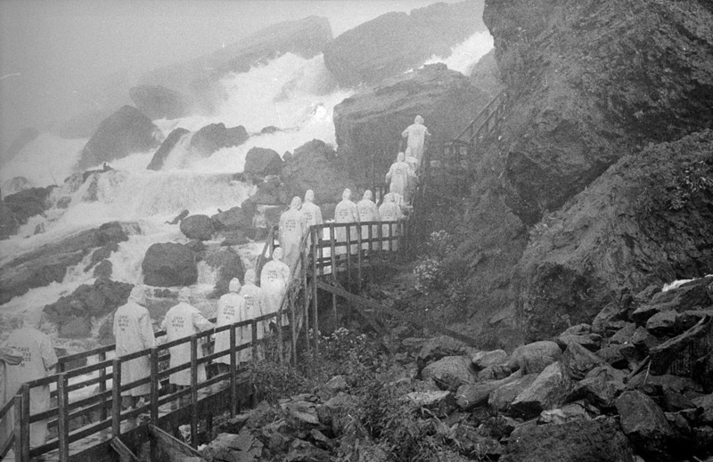 Du wirst nicht glauben, was Forscher entdeckt haben, als sie das Wasser aus den Niagarafällen abgelassen haben | Getty Images Photo by Three Lions