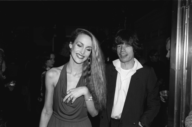 Jerry Hall le dio un toque de elegancia a la noche | Getty Images Photo by michael norcia