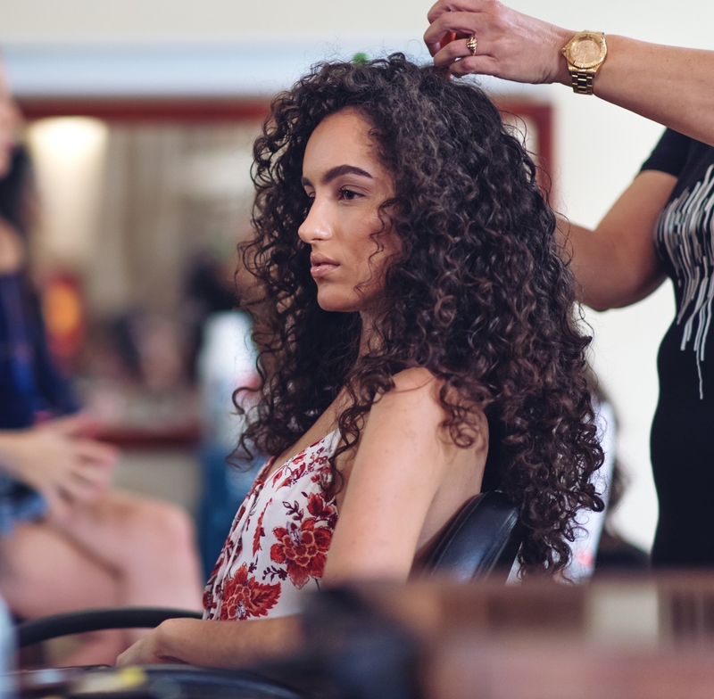 Cabello exuberante, largo y con rizos | Getty Images Photo by lisegagne