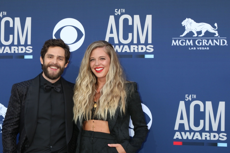 Thomas Rhett E Lauren Akins | Alamy Stock Photo by Kathy Hutchins 