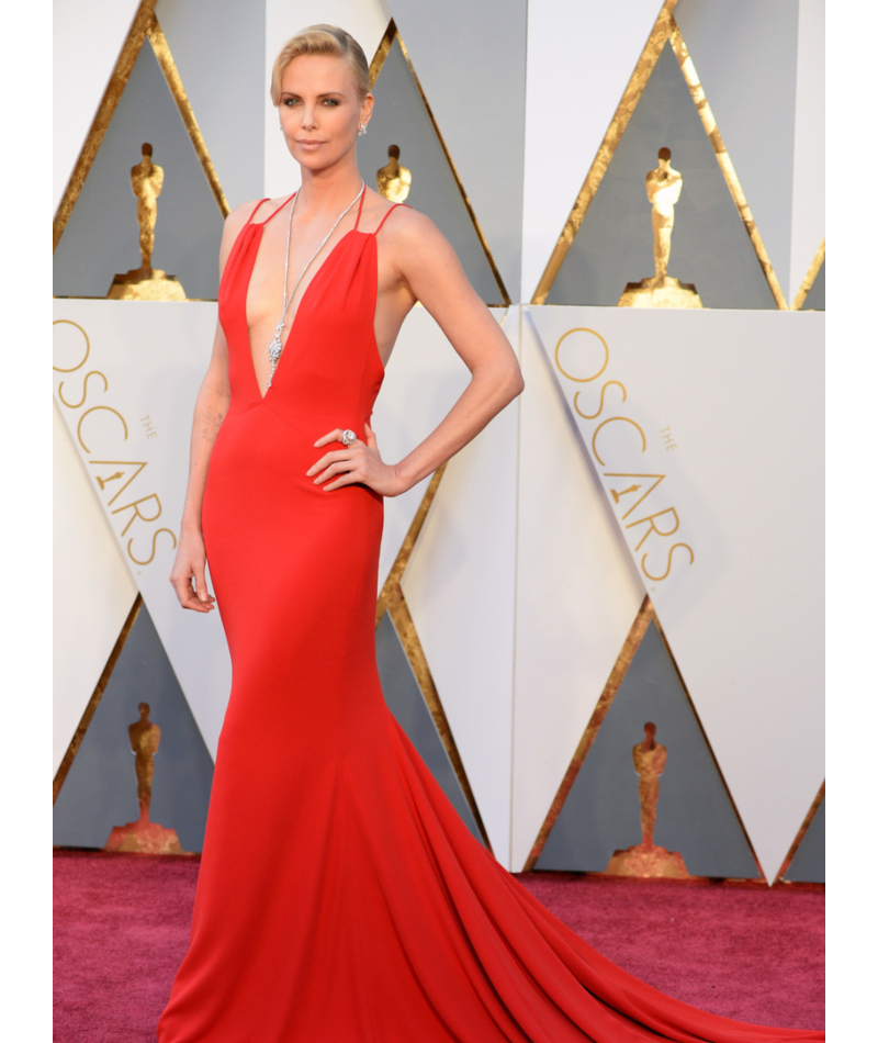 Charlize de novo | Getty Images Photo by Kevin Mazur/WireImage