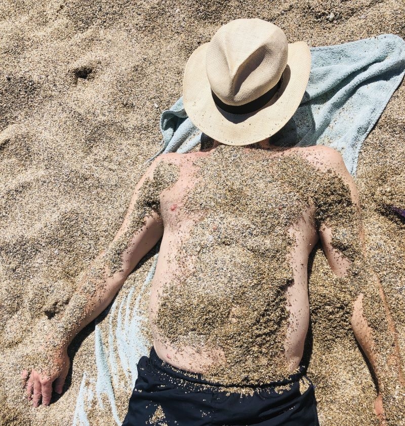 Bedeckt mit Sand | Getty Images Photo by Lisa Wiltse