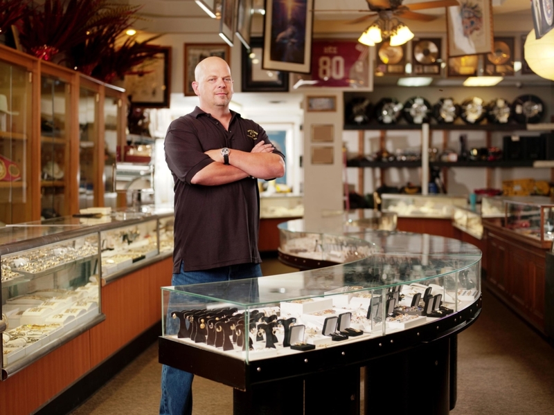 A Loja É Cheia de Merchandise | Shutterstock Editorial Photo by Leftfield/History Channel/Kobal