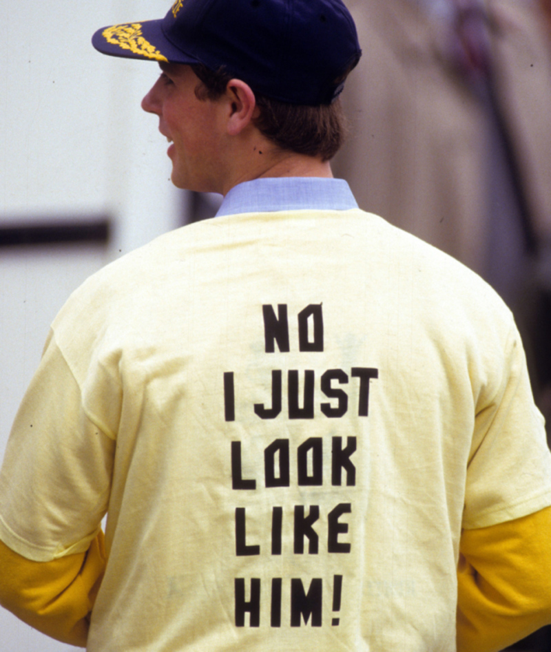 Ein besonderes Shirt | Getty Images Photo by Anwar Hussein