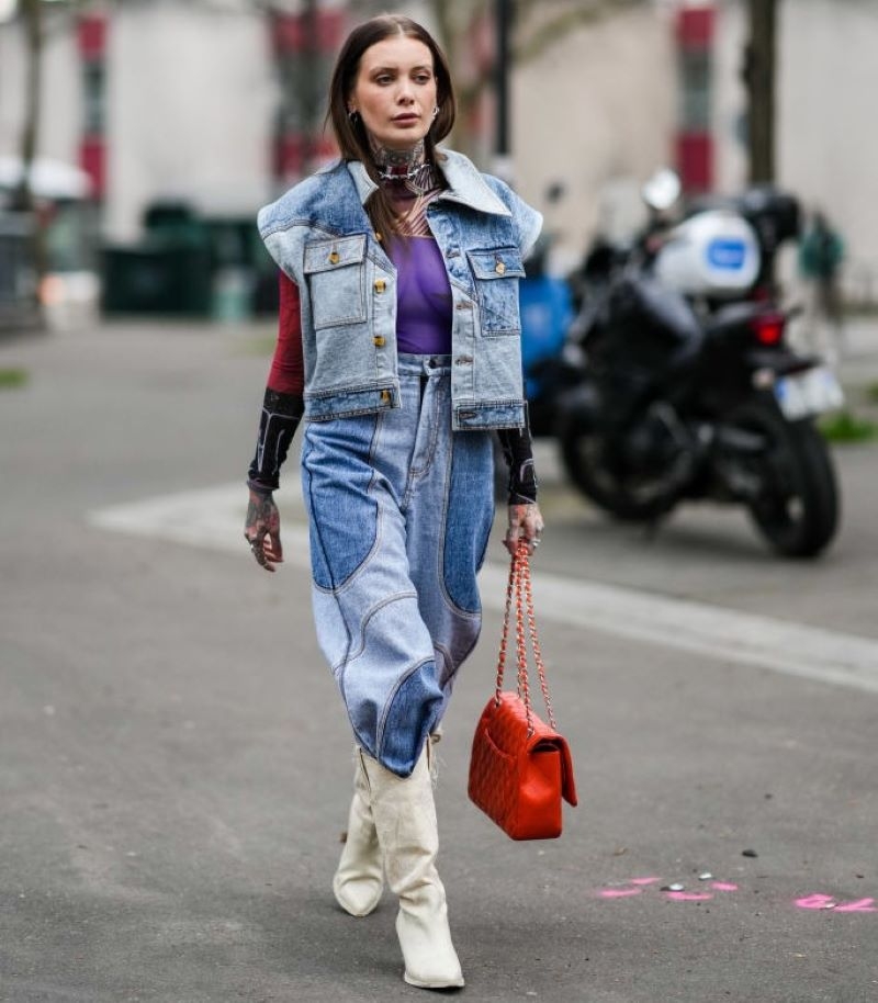 Roupas de retalhos de jeans | Getty Images Photo by Edward Berthelot