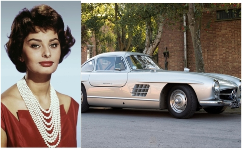 Sophia Loren — 1955 Mercedes-Benz 300SL | Alamy Stock Photo
