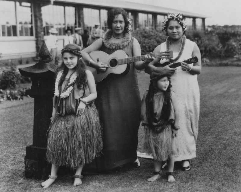 Getting Ready for the Luau | Getty Images Photo by Lionel Green/Frederic Lewis/Archive Photos/Hulton Archive