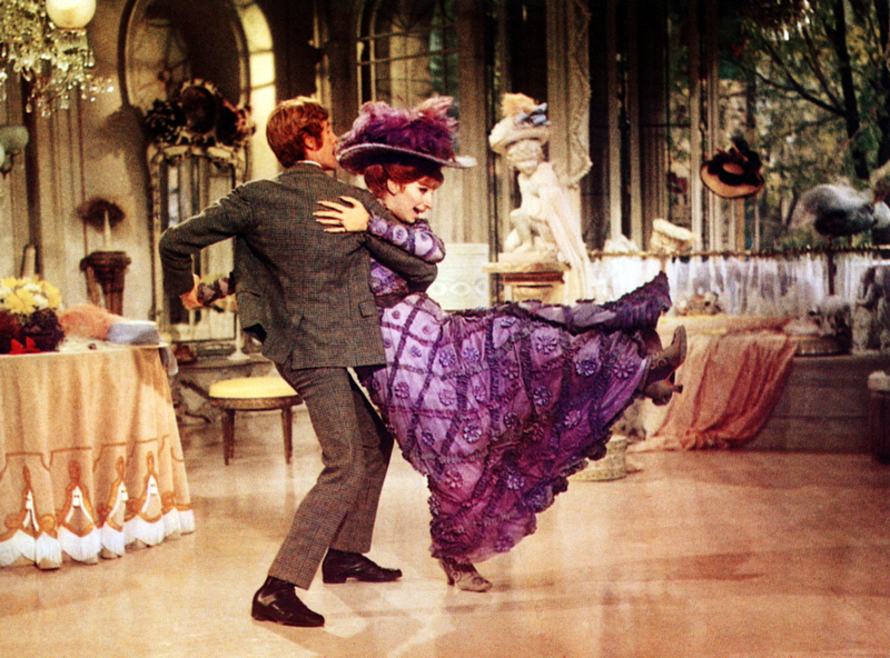 ¡Hello, Dolly!: un cambio de vestido demasiado rápido | Alamy Stock Photo