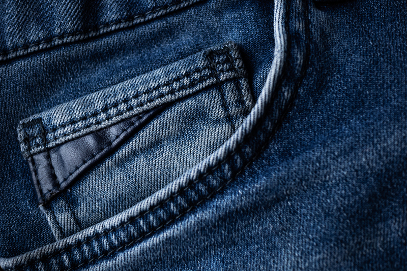 Pequenos Bolsos nas Calças Jeans | Shutterstock