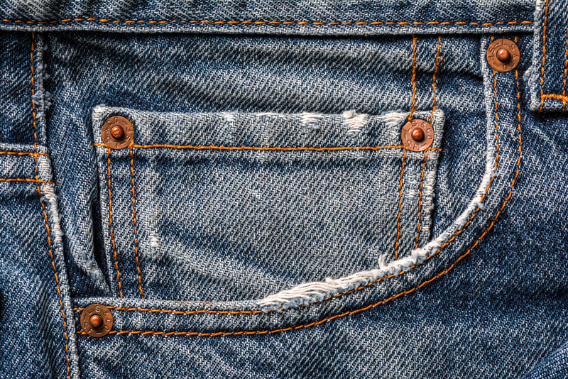 Rebites de Cobre em Bolsos de Jeans | Shutterstock