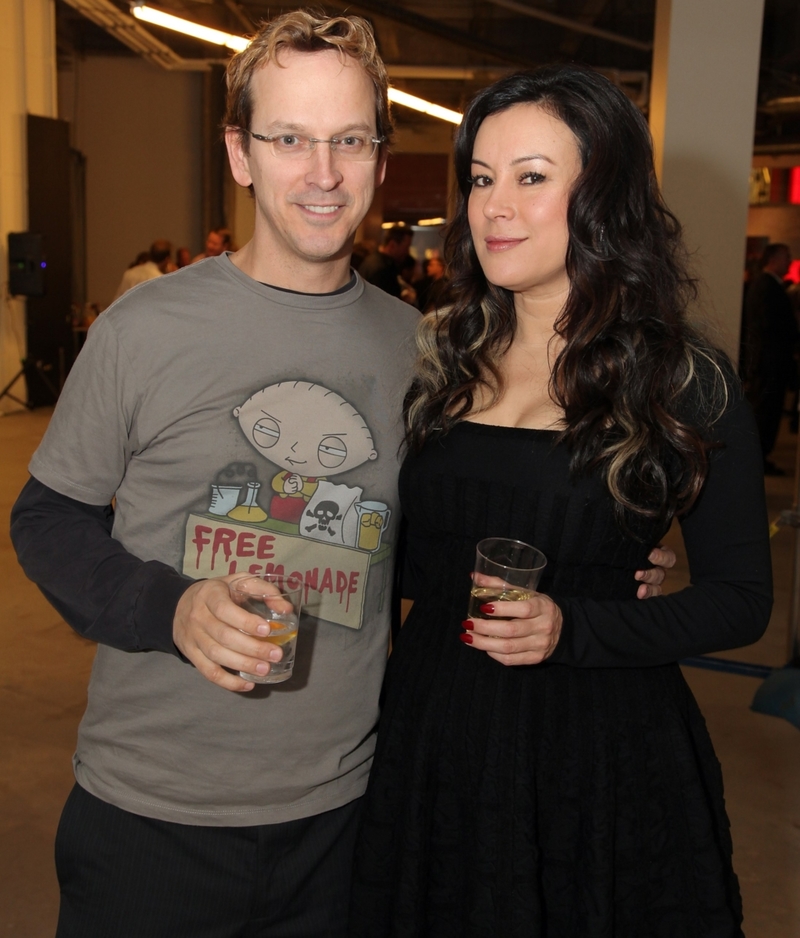 Jennifer Tilly y Phil Laak (saliendo) | Getty Images Photo by Angela Weiss