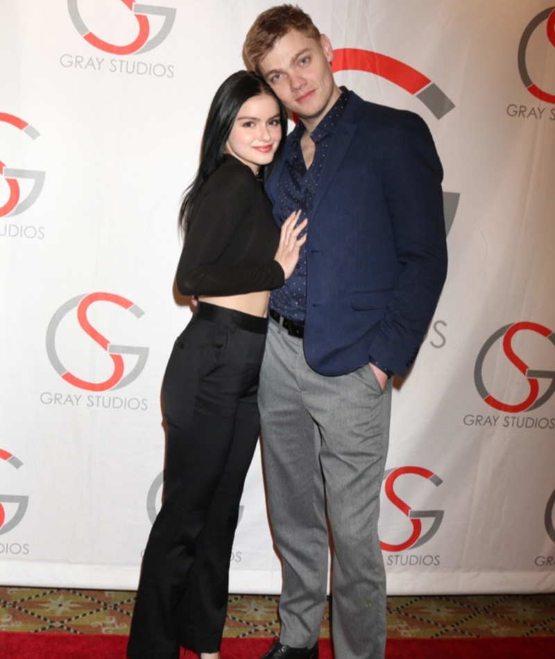 Ariel Winter y Levi Meaden (salieron) | Alamy Stock Photo