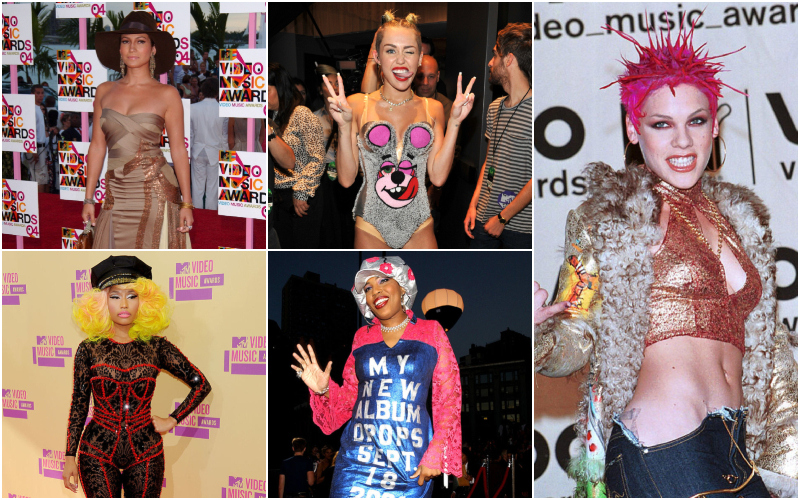 Noch mehr von den gewagtesten MTV VMA Fashion Looks aller Zeiten | Getty Images Photo by Brian ZAK & Kevin Mazur/WireImage/MTV & Gregg DeGuire & KMazur/Contributor & Steve Azzara/Contributor