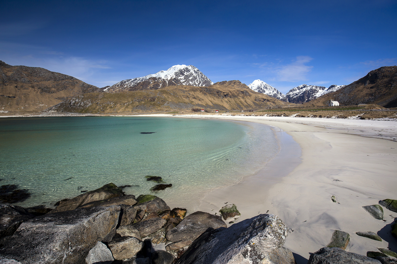 PRAIA DE UTAKLEIV, NORUEGA | Getty Images Photo by Andia/Universal Images Group 