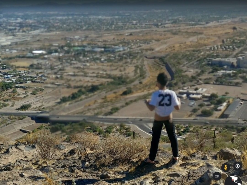 Desnudándose todo | Instagram/@paranabs via Google Street View