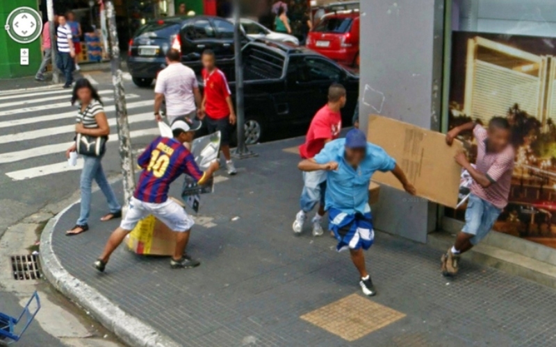 Corram, Crianças, Corram! | Imgur.com/RimcJpW via Google Street View