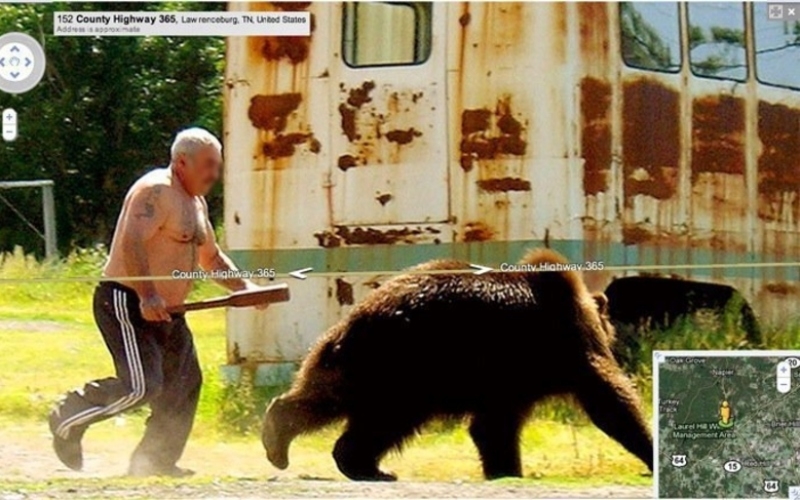 Apenas Um Homem Velho Com Um Pau de Madeira Contra Um Urso | Imgur.com/5m1Wz via Google Street View