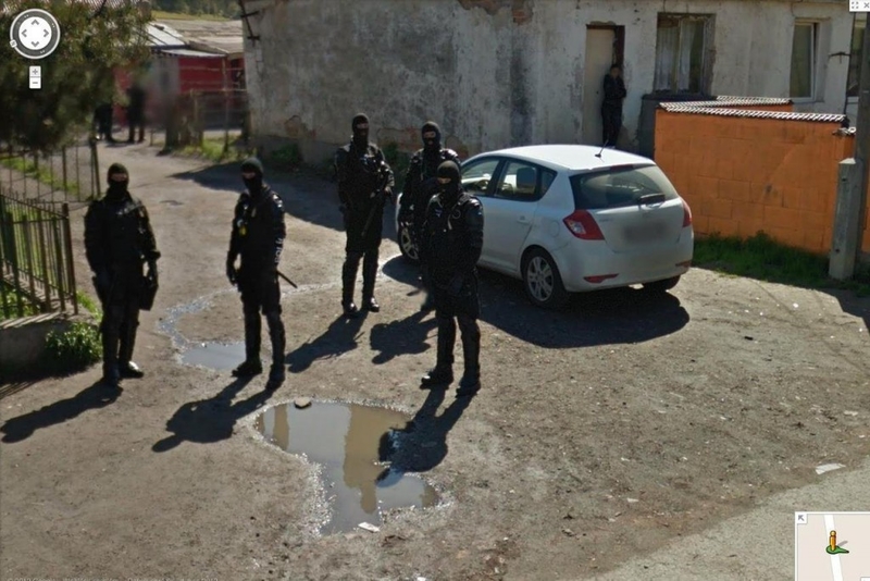 Missão Secreta Capturada Pela Câmera Não Tão Secreta do Google | Imgur.com/027cHjG via Google Street View