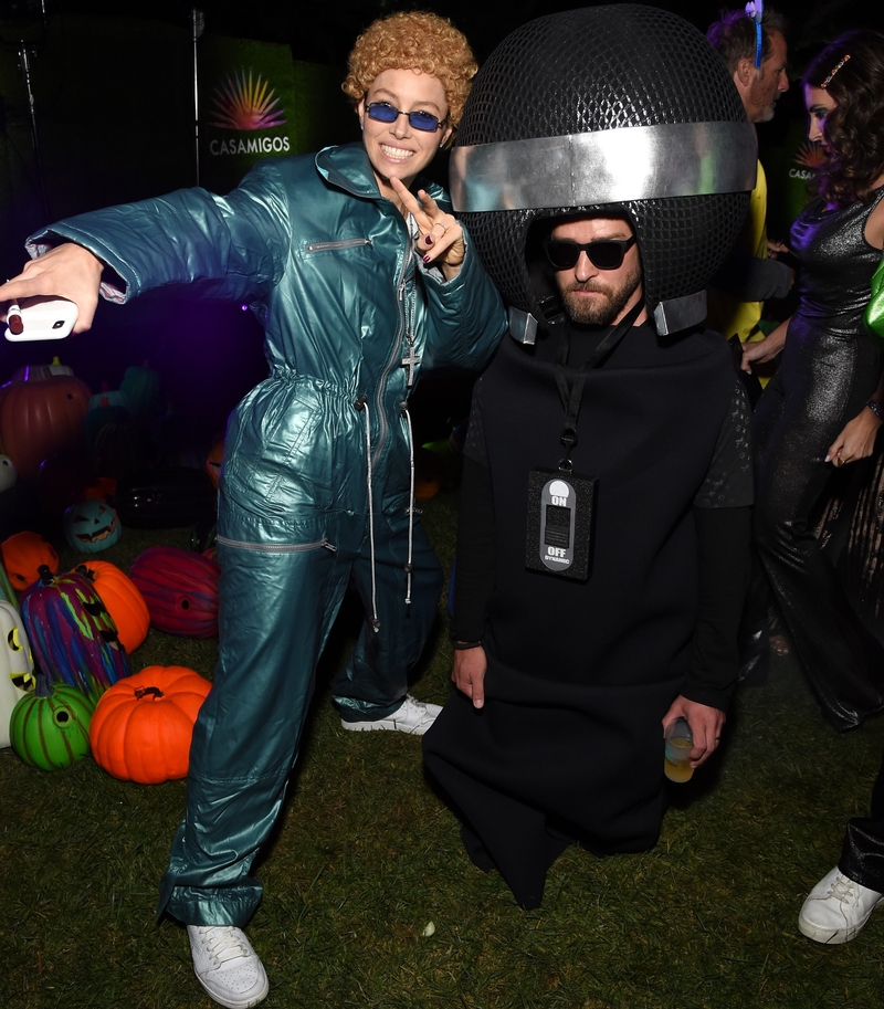 Jessica se disfraza de Justin en Halloween | Getty Images Photo by Michael Kovac