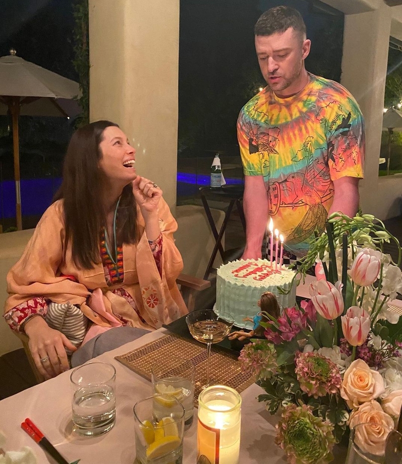 Una fiesta de cumpleaños en pijama para Jessica | Instagram/@jessicabiel