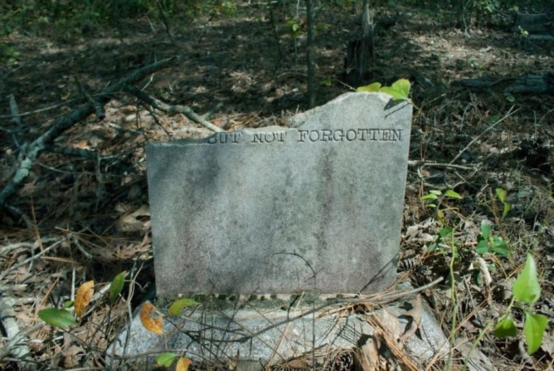 An Ironic Headstone | Imgur.com/GFmS6Zj