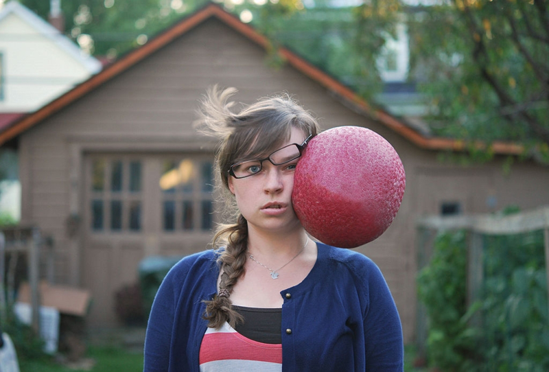 Balón prisionero en el patio del colegio | Getty Images Photo by Kaija Straumanis