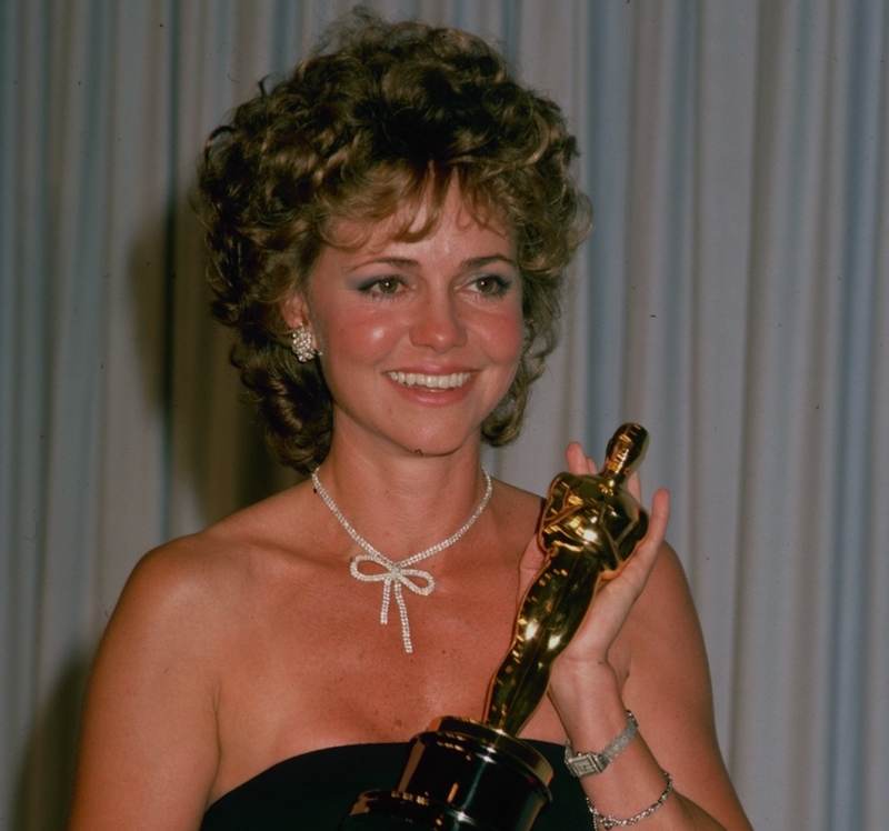 Sally Field Com Um Oscar | Getty Images Photo by The LIFE Picture Collection