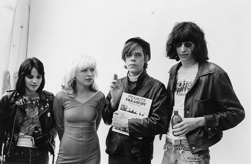 Die Ramones sind der Star im PUNK-Magazin | Getty Images Photo by Roberta Bayley