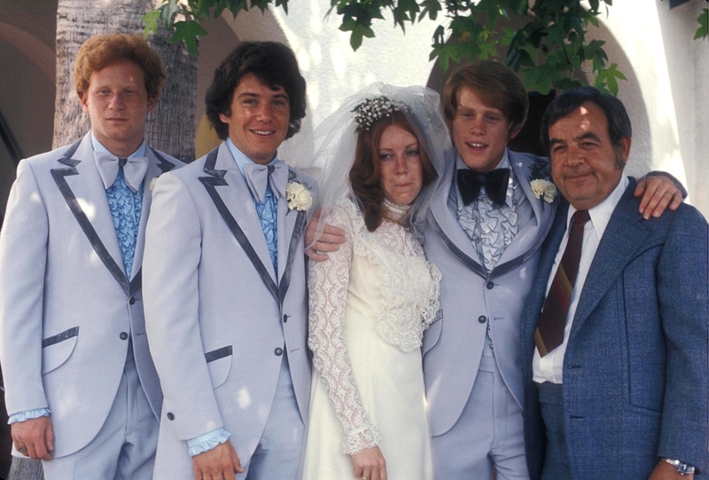 Um Dia Feliz para os Recém-casados ​​Membros do Elenco de “Dias Felizes”, Ron e Cheryl Howard no Dia do Seu Casamento, 1975 | Alamy Stock Photo by Phil Roach/Globe Photos/ZUMAPRESS.com