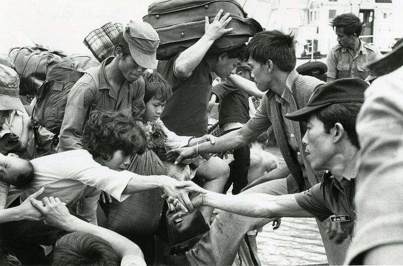 Flüchtlinge fliehen aus Saigon | Getty Images Photo by Jack Cahill