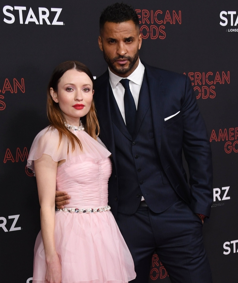 Emily Browning - 5’1” | Alamy Stock Photo by Birdie Thompson/AdMedia/ZUMA Wire/Alamy Live News/ZUMA Press, Inc.