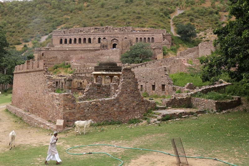 Grenzen und Hinweisschilder | Getty Images Photo by Vishal Bhatnagar