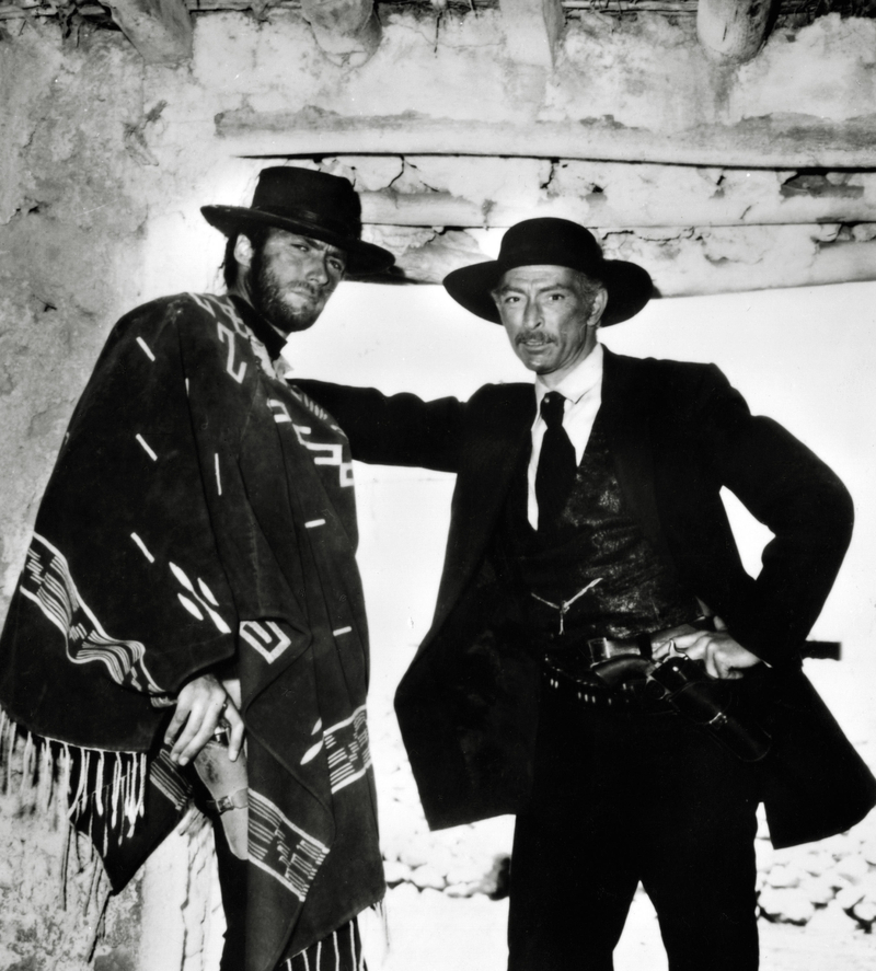 Van Cleef e Clint Eastwood Desempenham o Papel de Cowboys Bandidos | Alamy Stock Photo by PictureLux/The Hollywood Archive