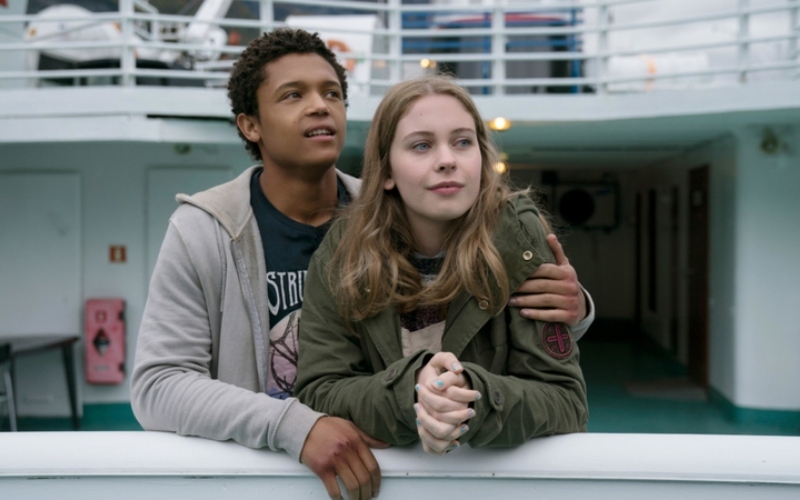 The Innocents (medianamente recomendada) | Alamy Stock Photo by Aimee Spinks/Netflix/courtesy Everett Collection/Ron Harvey/Everett Collection Inc