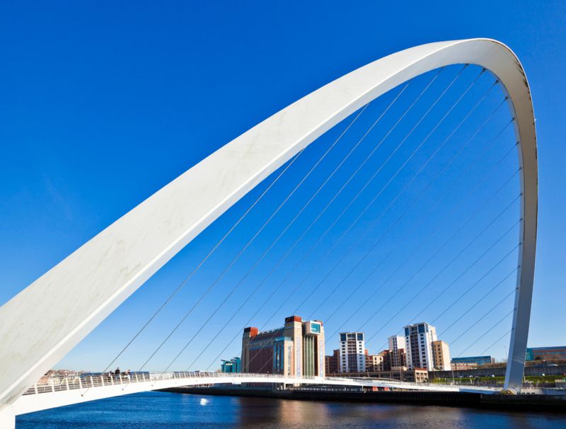 Gateshead Millennium Bridge, England | Alamy Stock Photo by eye35.pix 