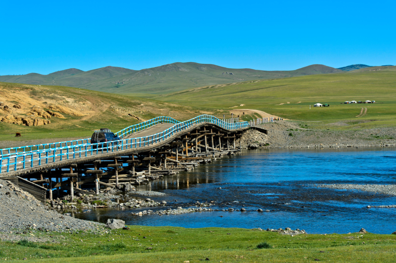 Brücke über dem Khurgan- und dem Khoton-See, Mongolei | Alamy Stock Photo by Guenter Fischer/imageBROKER.com GmbH & Co. KG