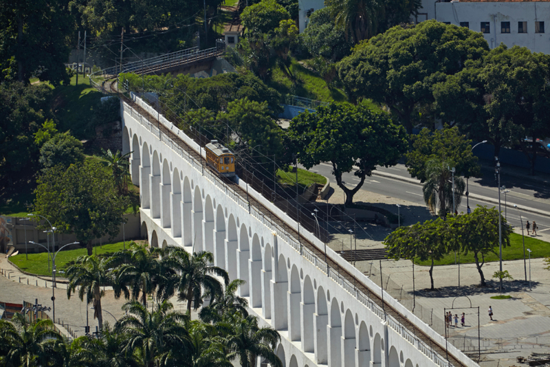 Carioca-Aquädukt, Rio de Janeiro | Alamy Stock Photo by David Wall 