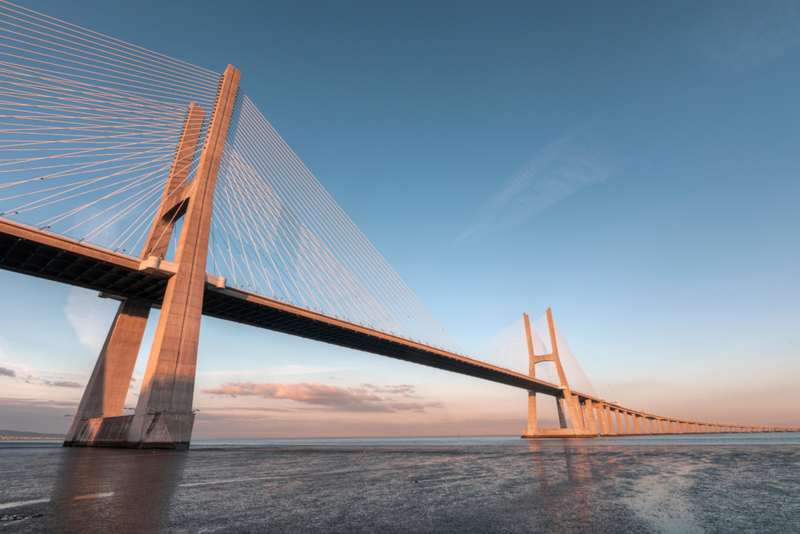 Vasco-da-Gama-Brücke, Lissabon | Alamy Stock Photo by Joana Kruse