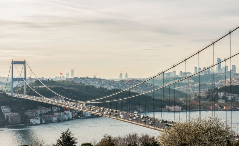 Bosporus-Brücke, Istanbul, Türkei | Alamy Stock Photo by RESUL MUSLU 