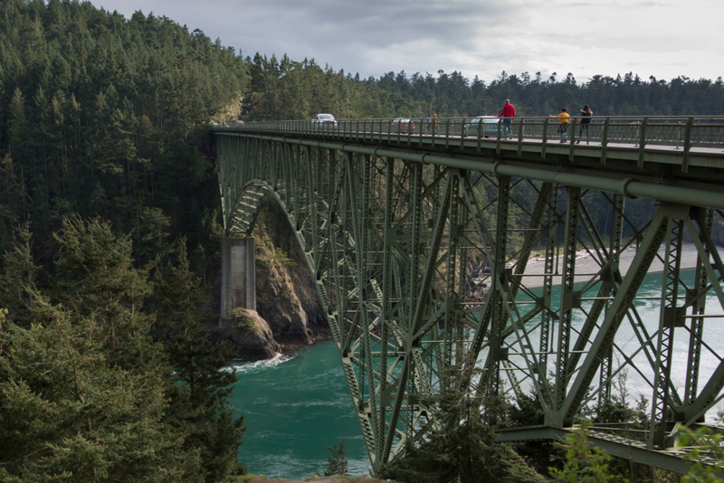 Die Deception Pass Bridge im Bundesstaat Washington | Alamy Stock Photo by Keith Levit