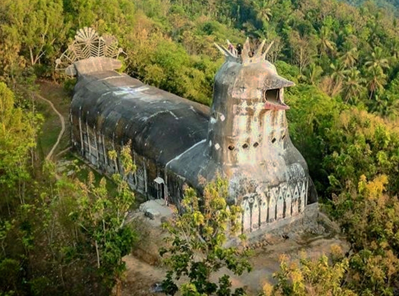 La iglesia en forma de gallina de Indonesia | Alamy Stock Photo by Matt Smith on Flickr