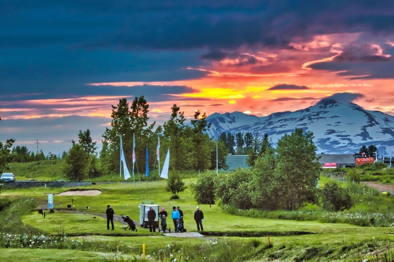 El sol de medianoche islandés | Alamy Stock Photo by CBKfoto 