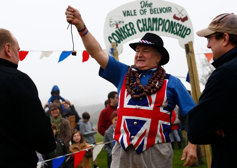 Aplastamiento de conker en el Reino Unido | Alamy Stock Photo by REUTERS/Darren Staples