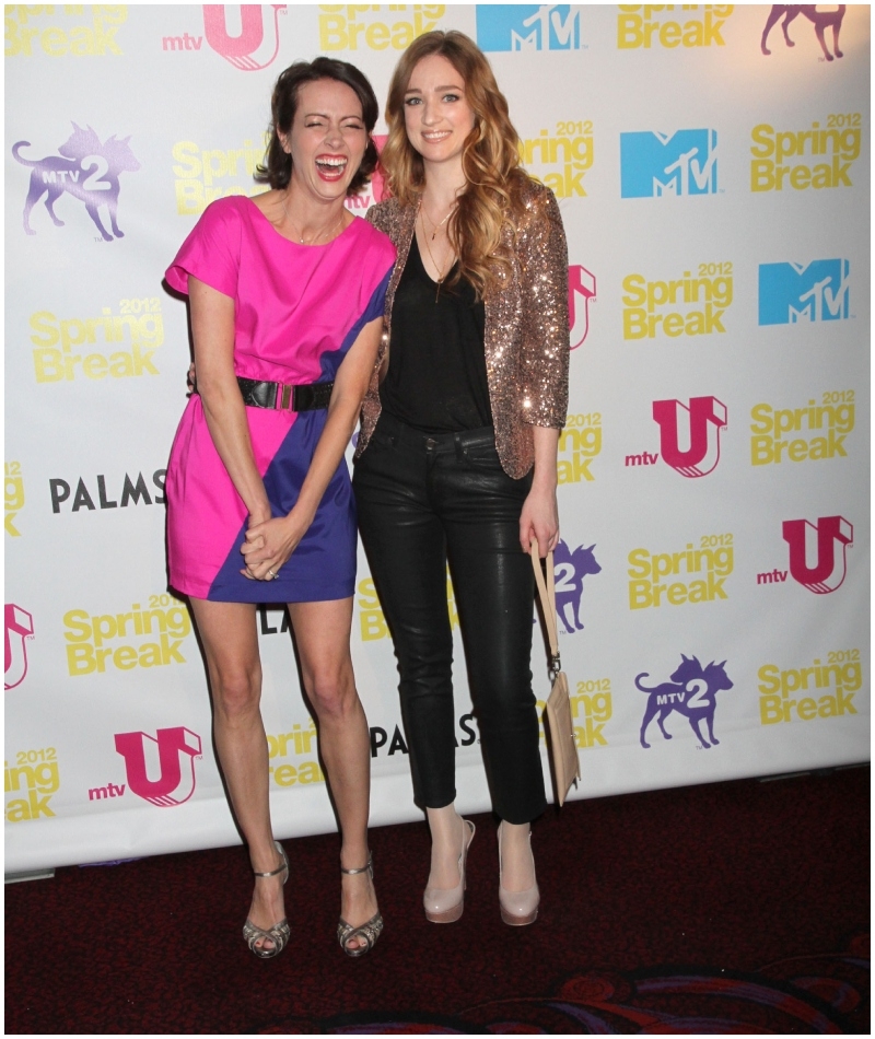 Amy Acker and Kristen Connolly Laughing – 2012 | Alamy Stock Photo
